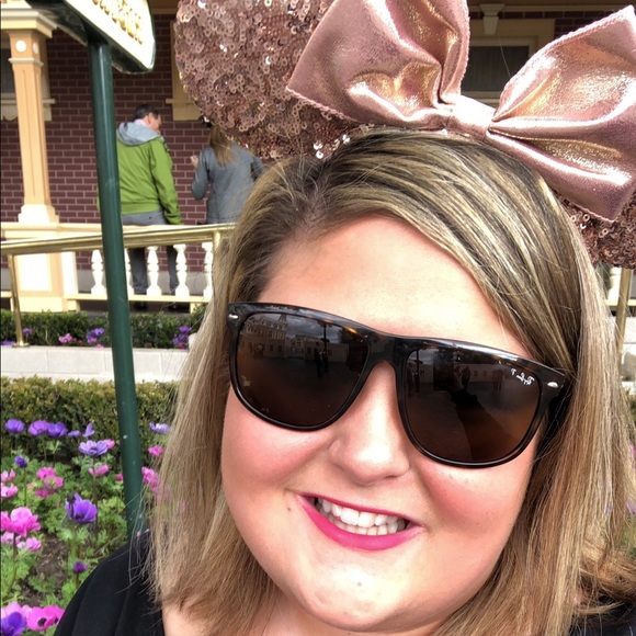 Meet your Posher, Lessie - Picture 1 of 1